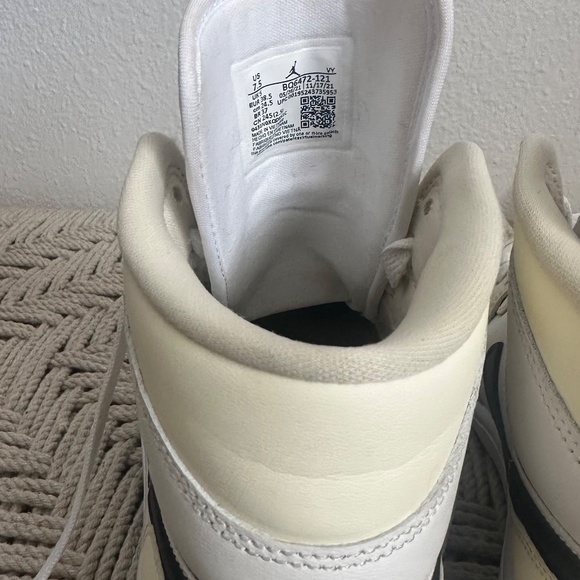 2022 Air Jordan 1 Mid Coconut Milk Women's. - Picture 8 of 9